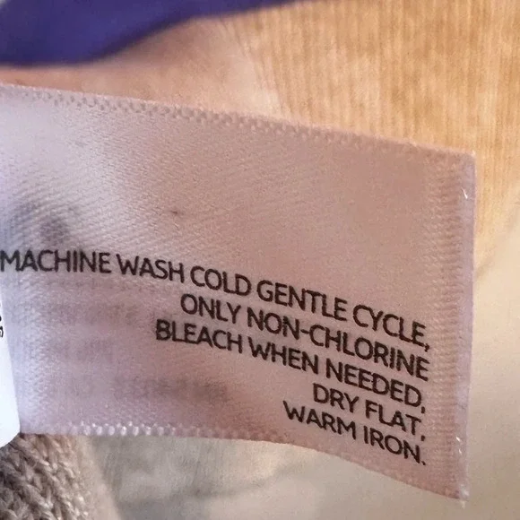 Old Navy rainbow Pullover V-neck sweater. Size S - Picture 7 of 8